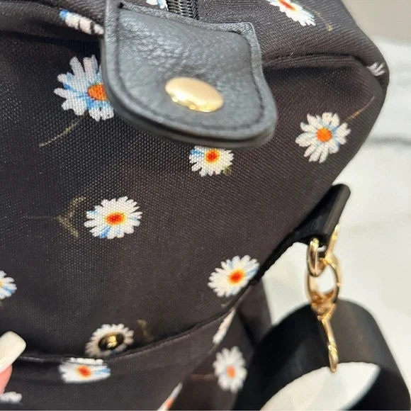Alice + Olivia Black Daisy Print Travel Weekender Duffle Bag 🌼 - Picture 8 of 14